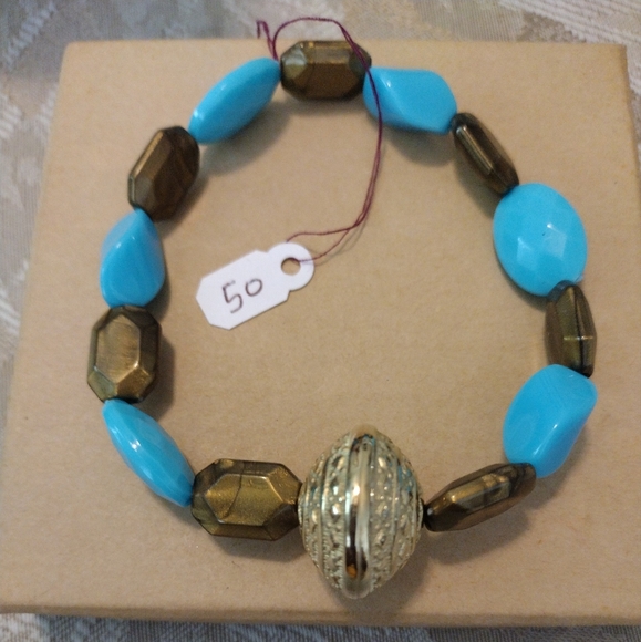 Artemis's Gems custom-made beaded bracelet with large gold charm,blue/gold - Picture 4 of 4